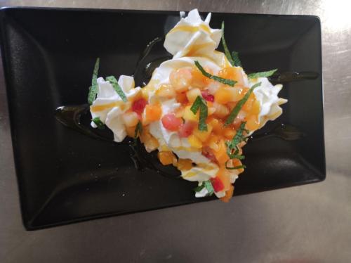 Pavlova et sa brunoise de fruits